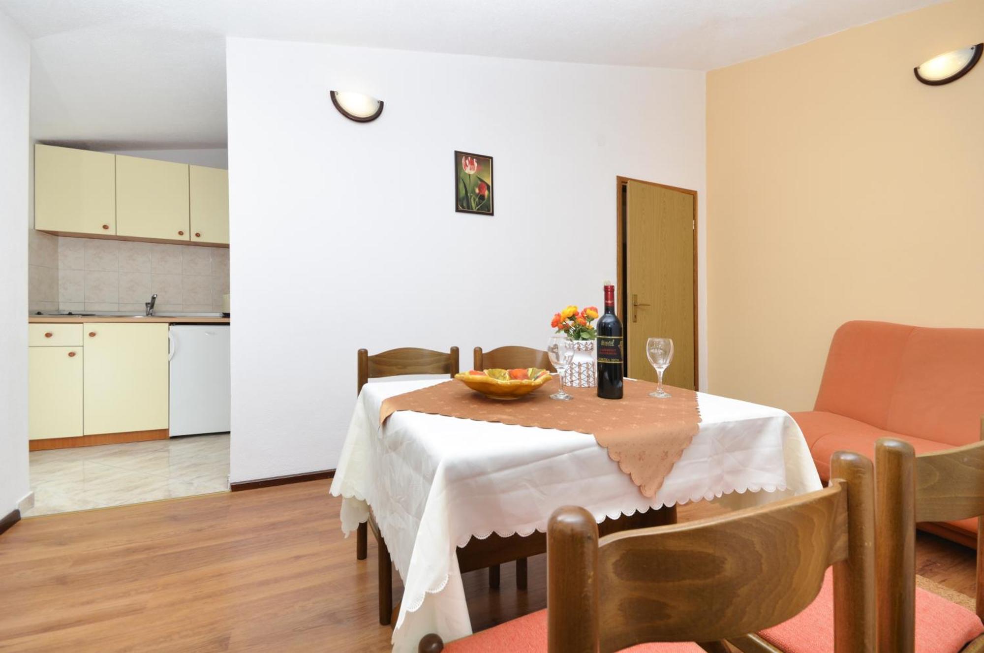 Family Friendly Apartments With A Swimming Pool Baska Voda, Makarska - 12442 ห้อง รูปภาพ